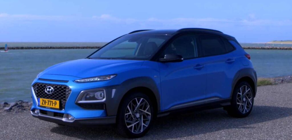 Modrý Hyundai Kona