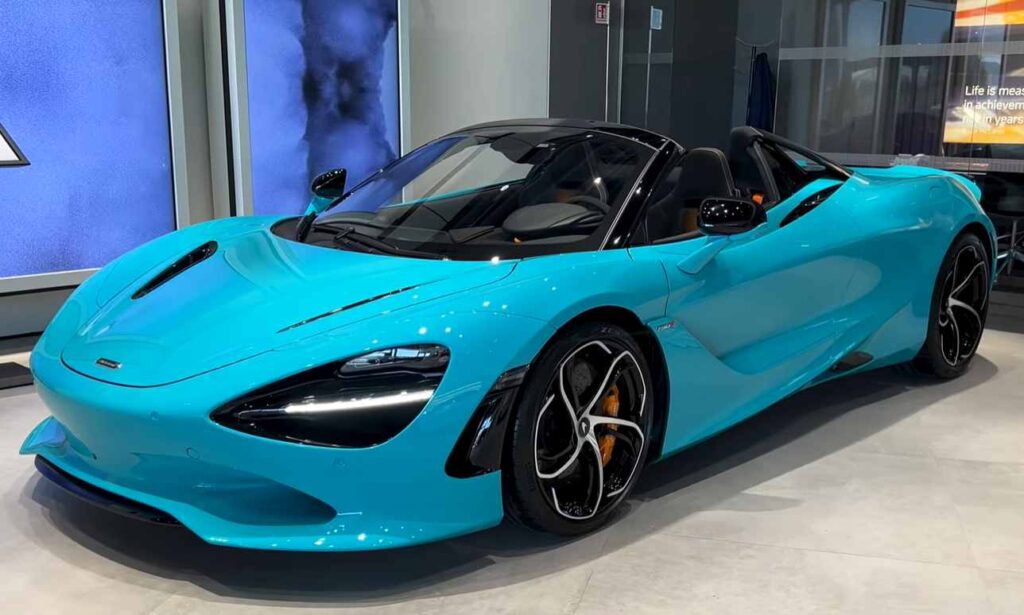 Belasí McLaren 750S spredu