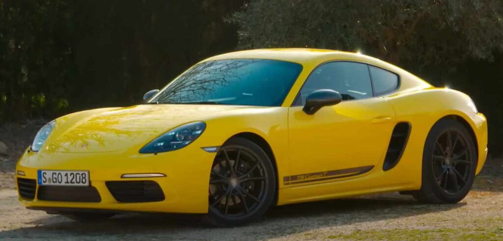 Žlté Porsche Cayman T zboku