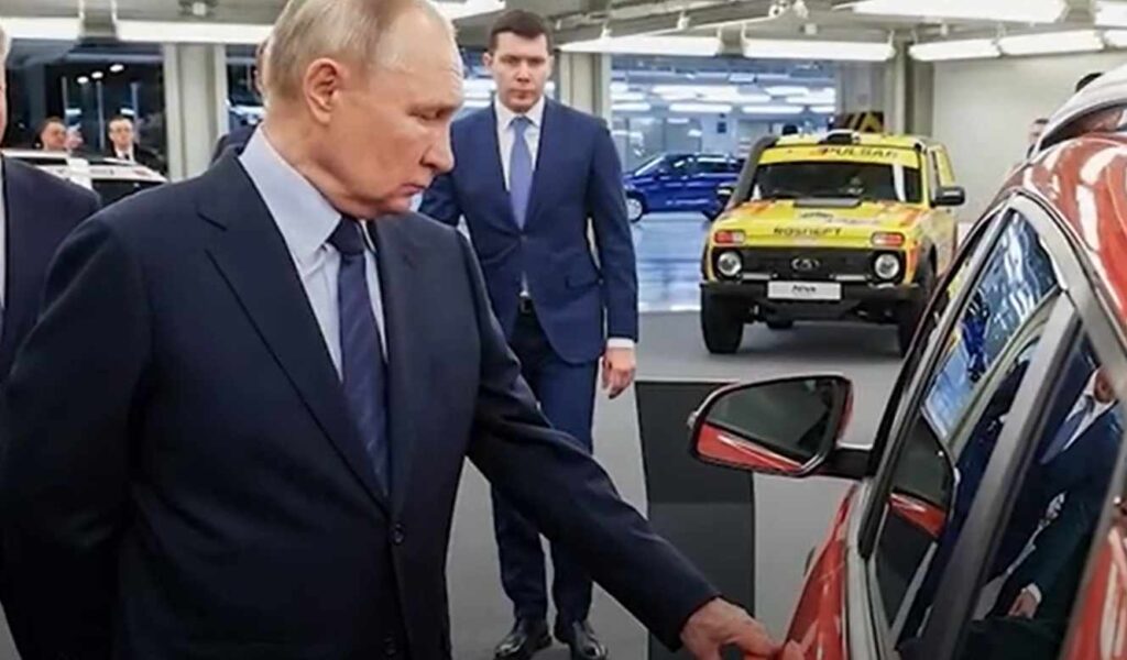 Putin otvára auto