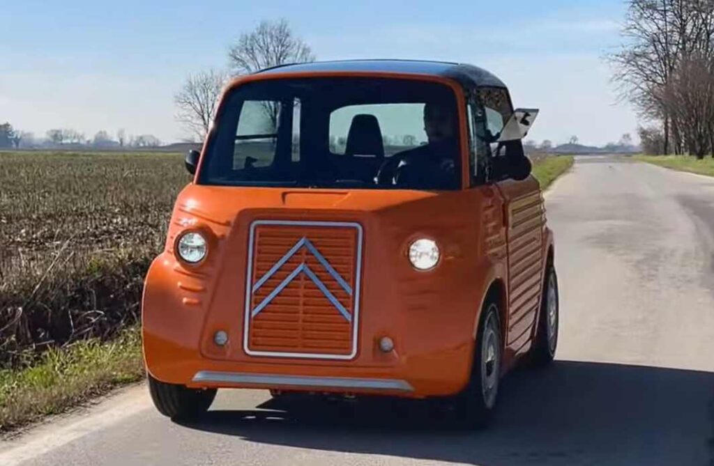 Oranžový Citroen Ami