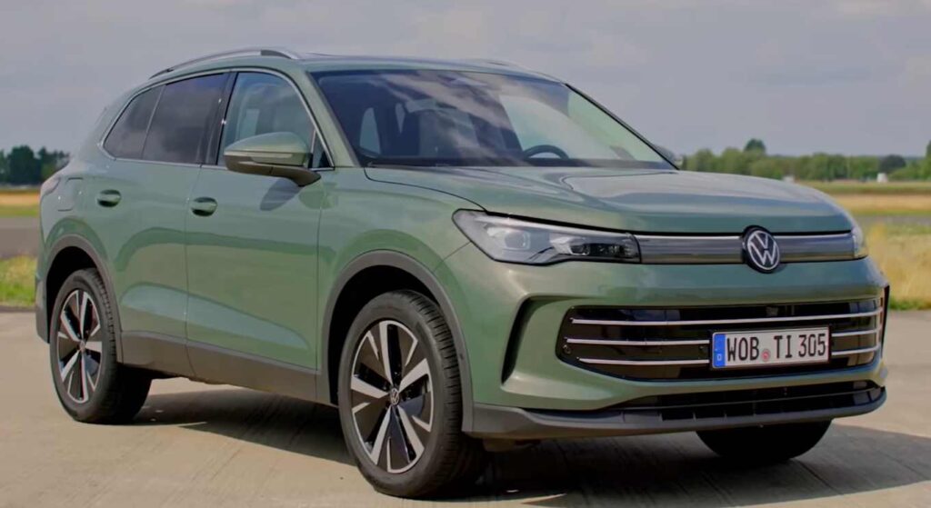 zelený Volkswagen Tiguan