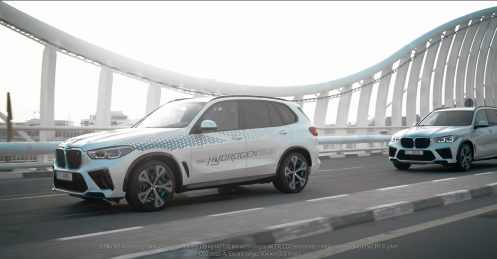 Prototyp vodíkového BMW počas náročných testov - budúcnosť mobility sa rodí na európskych cestách.