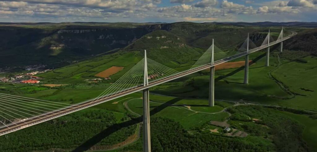 Viadukt Millau vo Francúzsku 