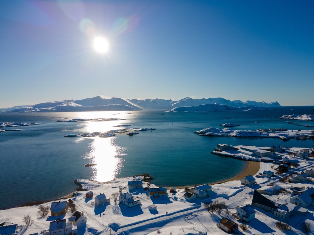 Sommarøy ostrov s 1 zapadom a vychodom slnka za rok